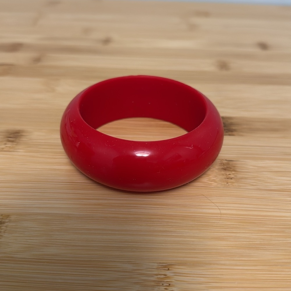 Jellystone Designs RED BPA-free Fiesta Bangle Bracelet NEW in package
